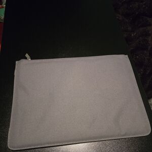 The Beisics Laptop Pouch In Grey